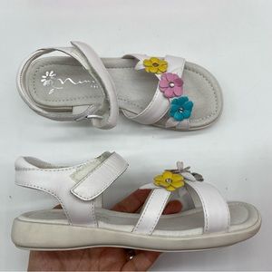 Nina Kids White Leather Florals studs hook and loop closing sandals size 1M NEW